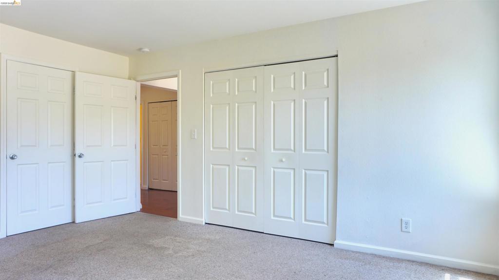 27 Robinson Ave Property Photo 6