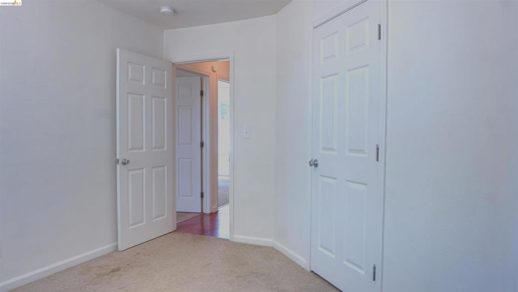 27 Robinson Ave Property Photo 8