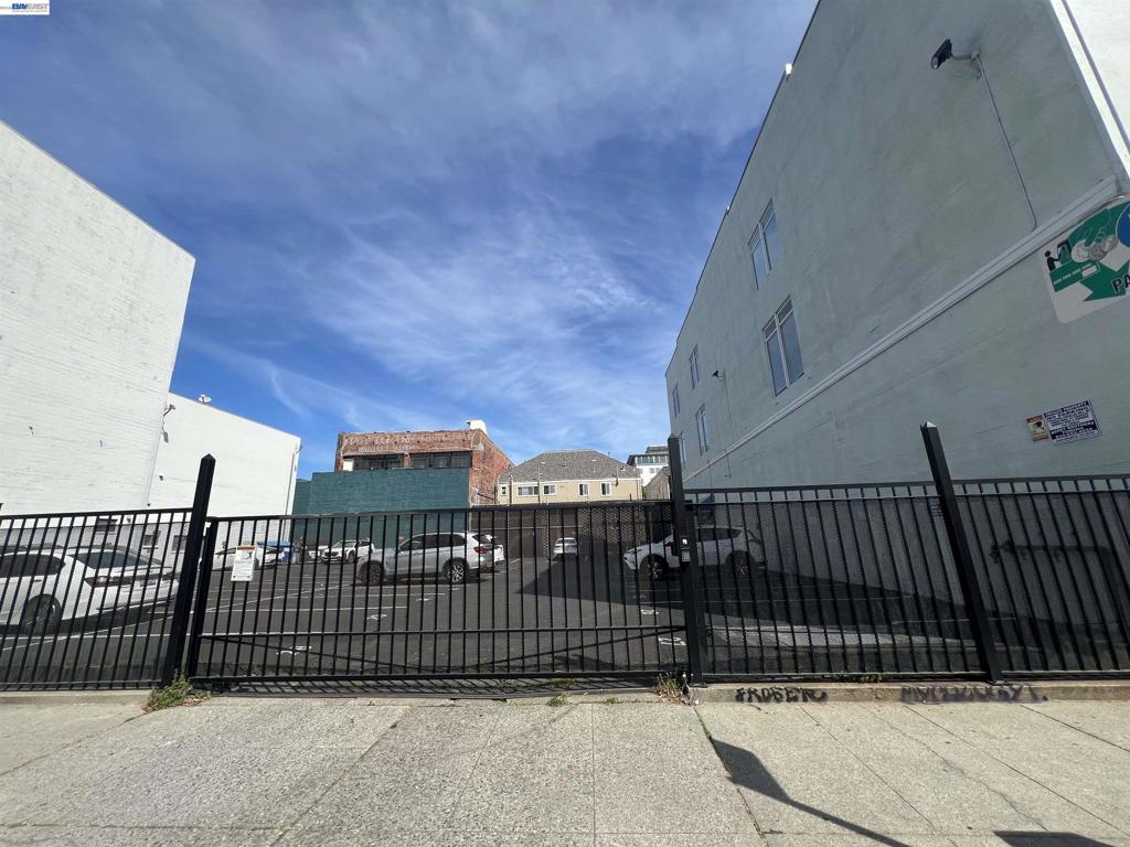212 9th Street Unit #301 Property Photo 3