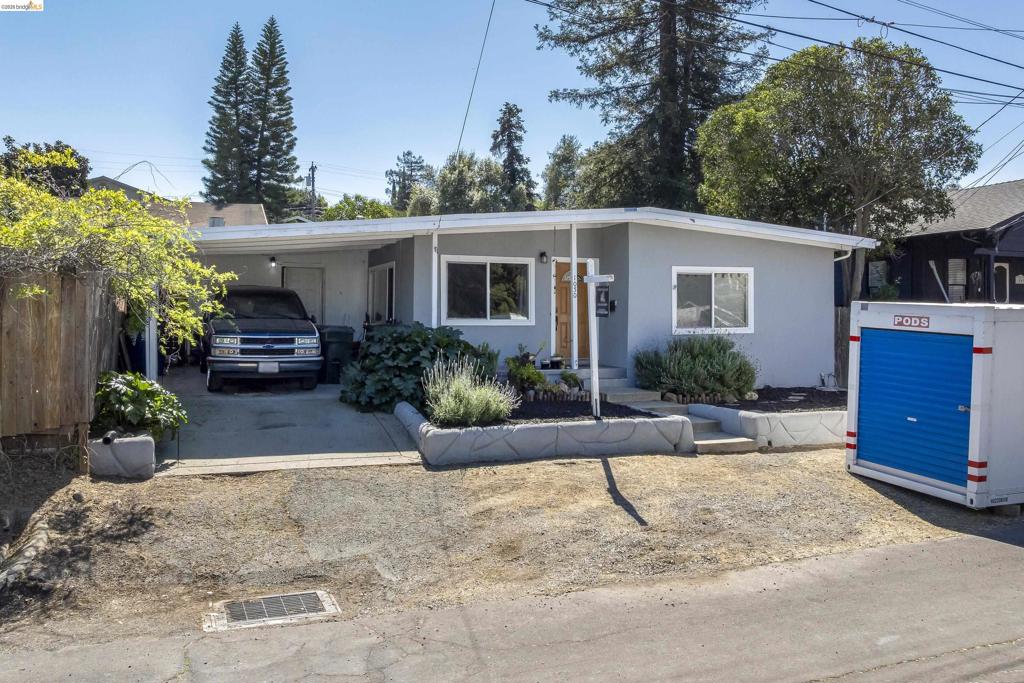 1050 Sierra Ave Property Photo 1