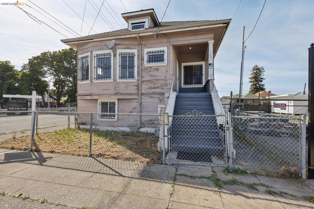 1201 41st AVE Property Photo 1