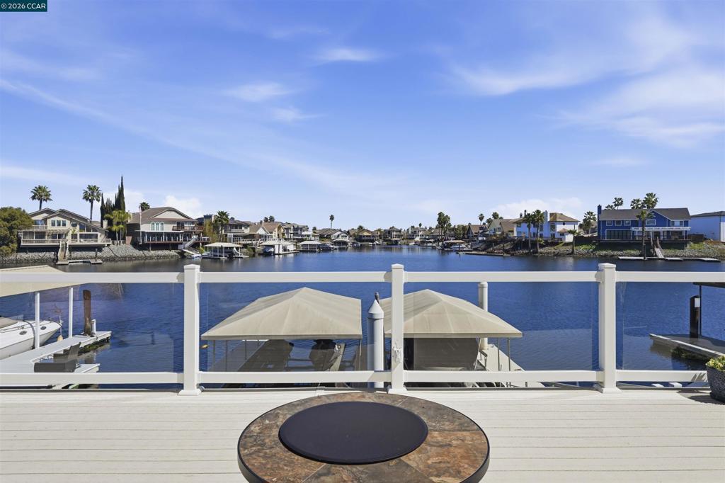 2027 Windward Pt Property Photo 4