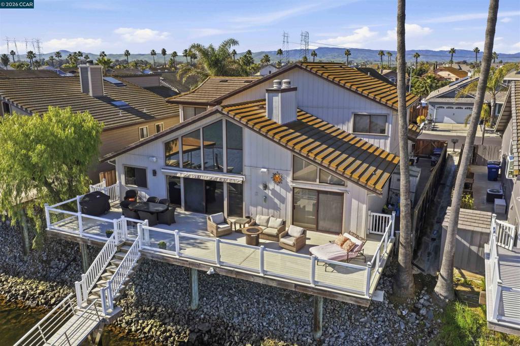 2027 Windward Pt Property Photo 7
