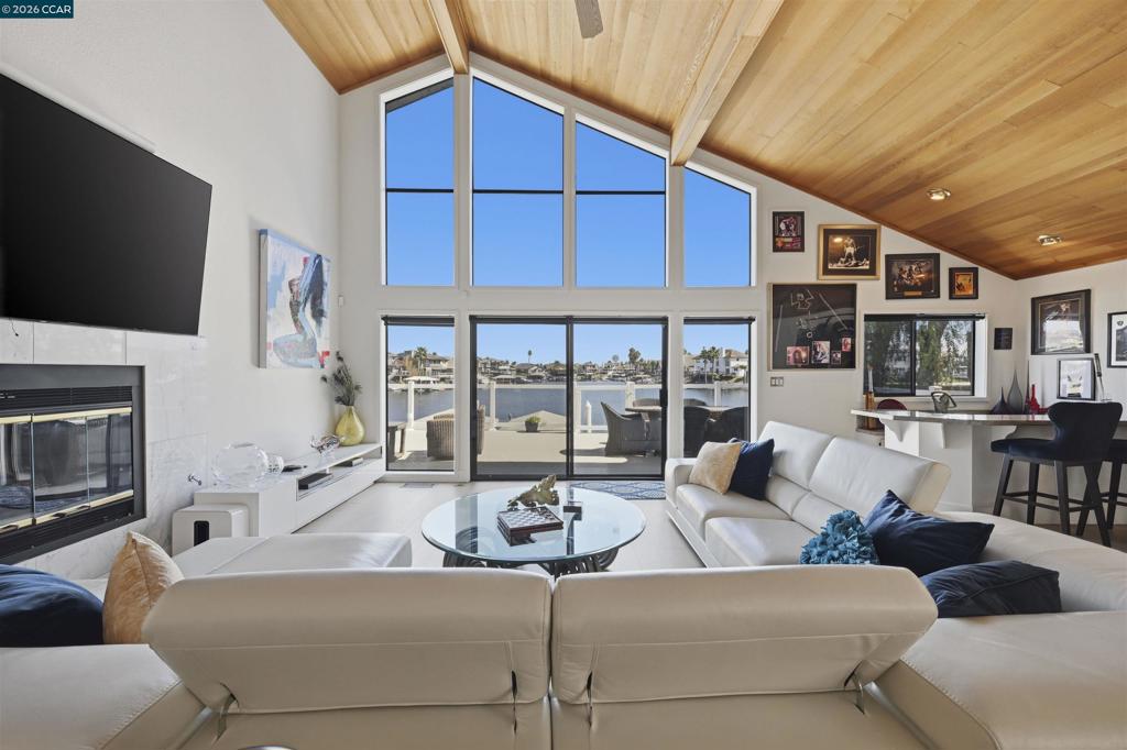 2027 Windward Pt Property Photo 15