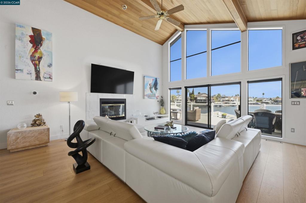 2027 Windward Pt Property Photo 17