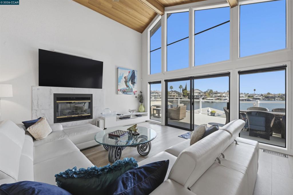 2027 Windward Pt Property Photo 18