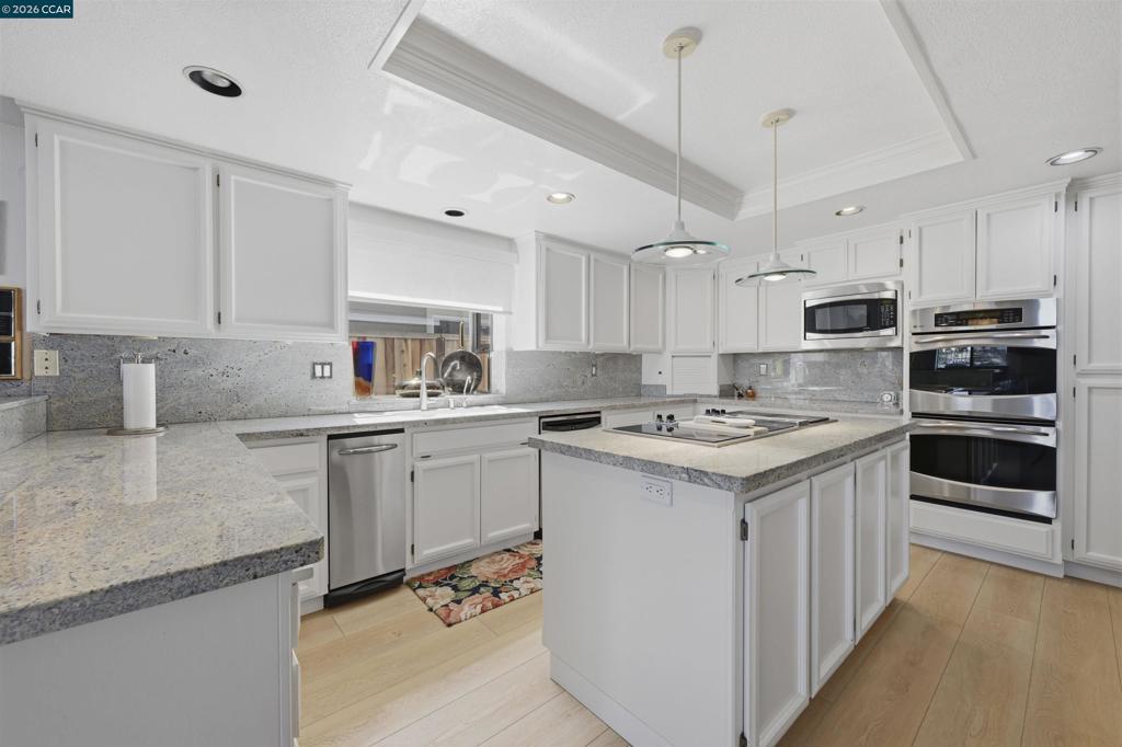 2027 Windward Pt Property Photo 23