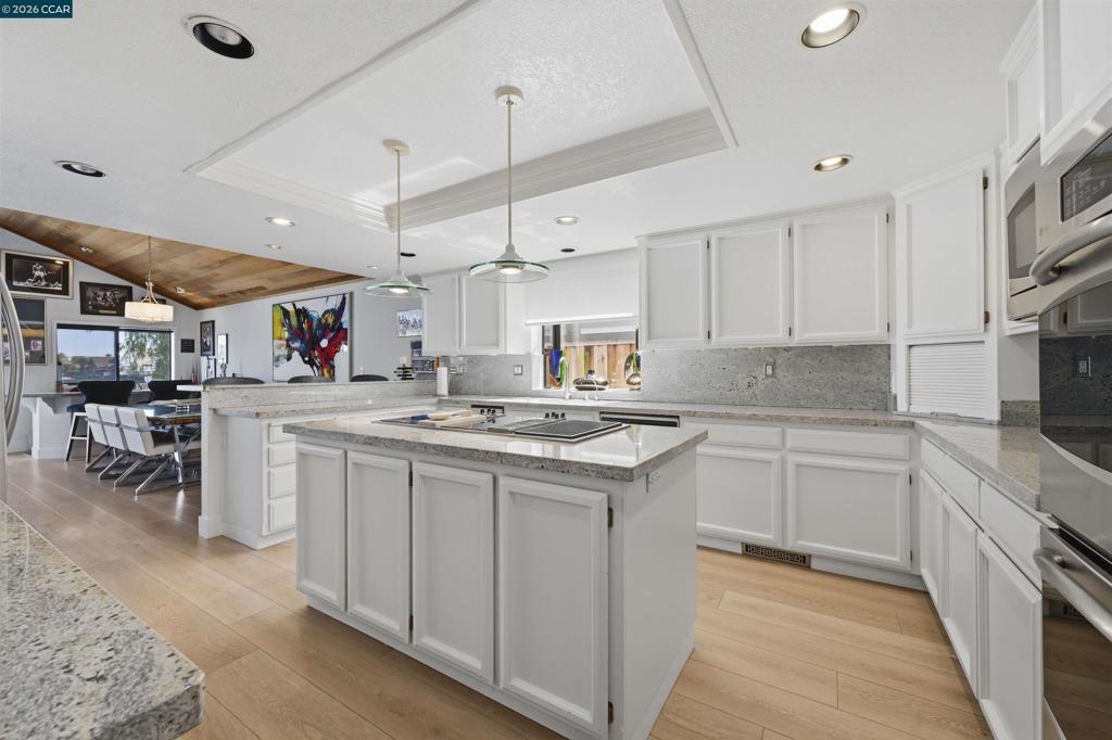 2027 Windward Pt Property Photo 24