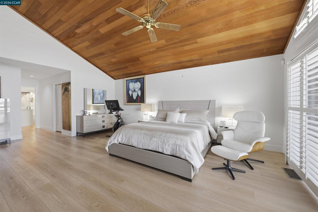 2027 Windward Pt Property Photo 27