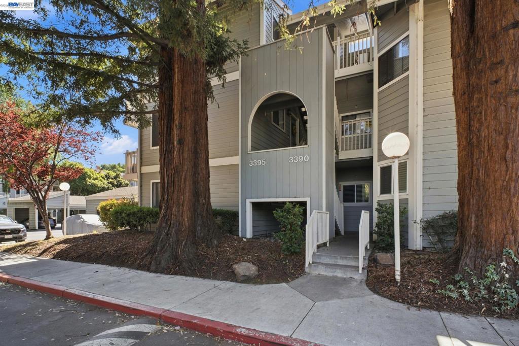 3395 Pinewood Ter 304 Property Photo 1
