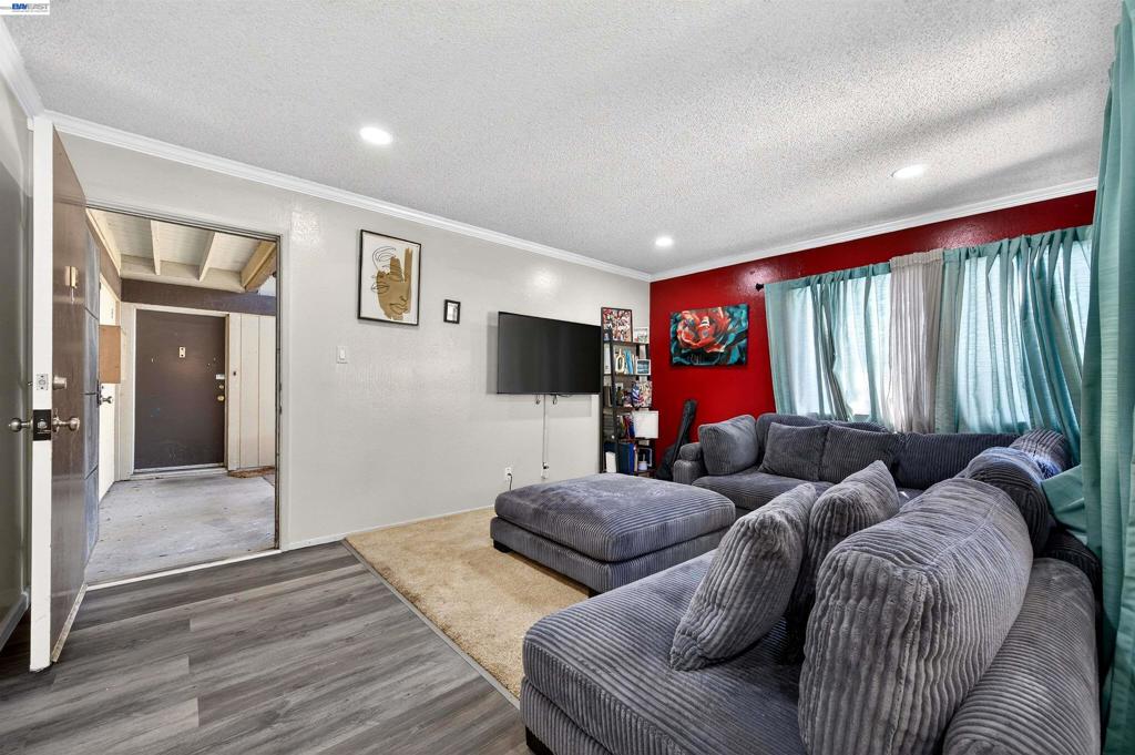 355 Parkview Terrace B9 Property Photo 3