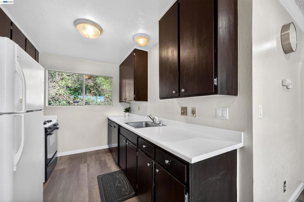 355 Parkview Terrace B9 Property Photo 12