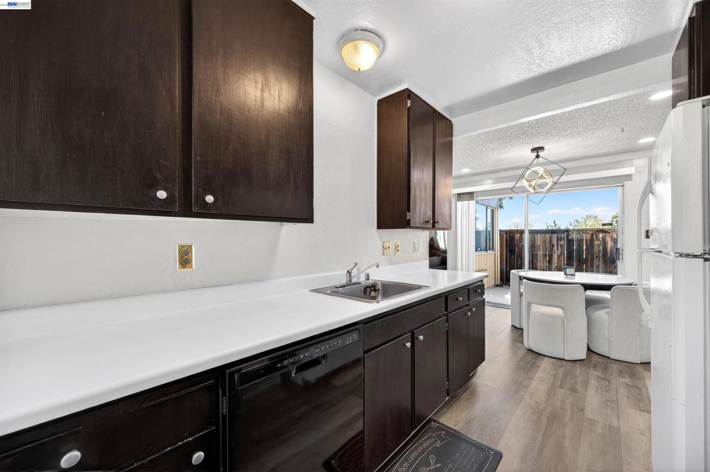355 Parkview Terrace B9 Property Photo 15