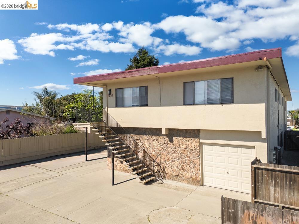 1937 Powell St Property Photo 1