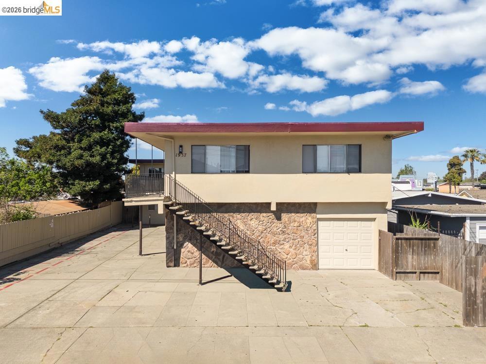 1937 Powell St Property Photo 3