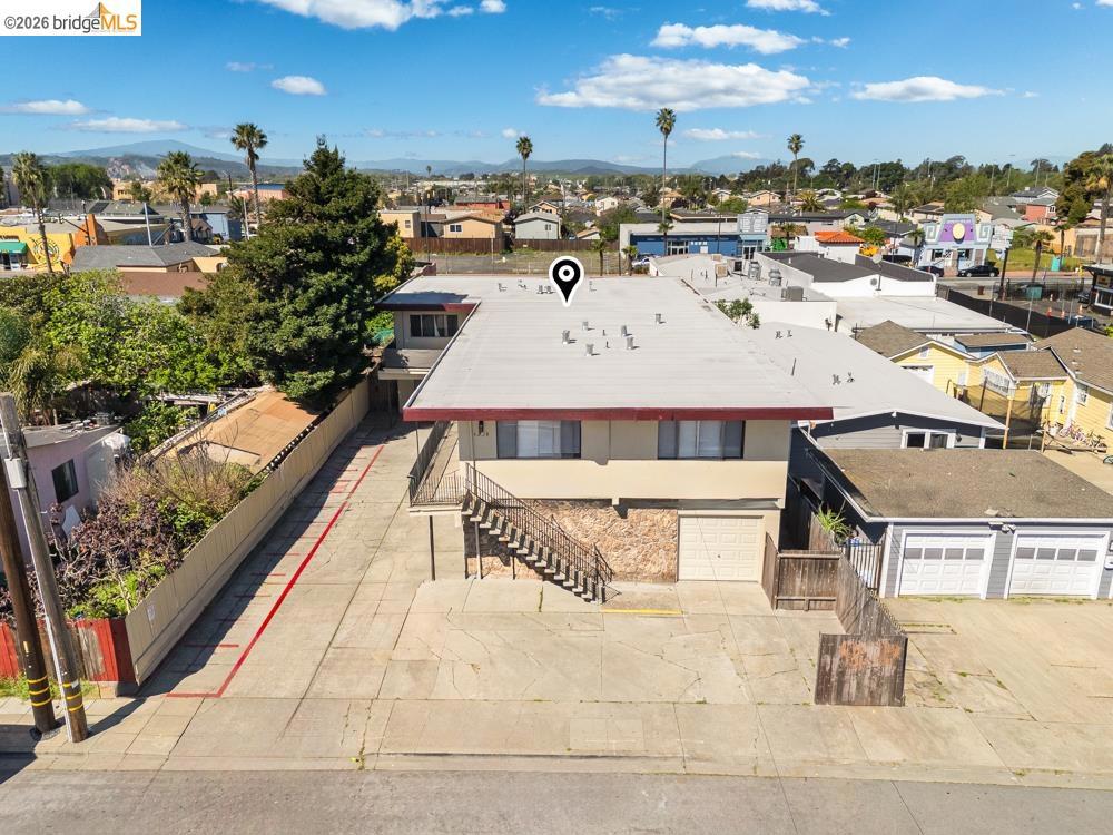1937 Powell St Property Photo 5