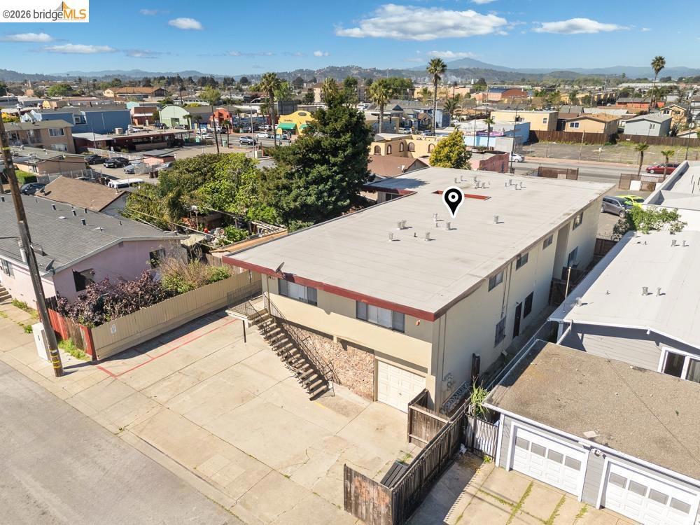 1937 Powell St Property Photo 6