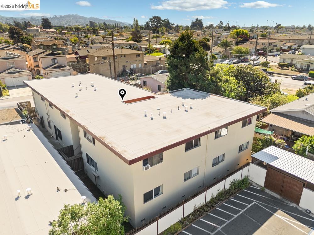 1937 Powell St Property Photo 8