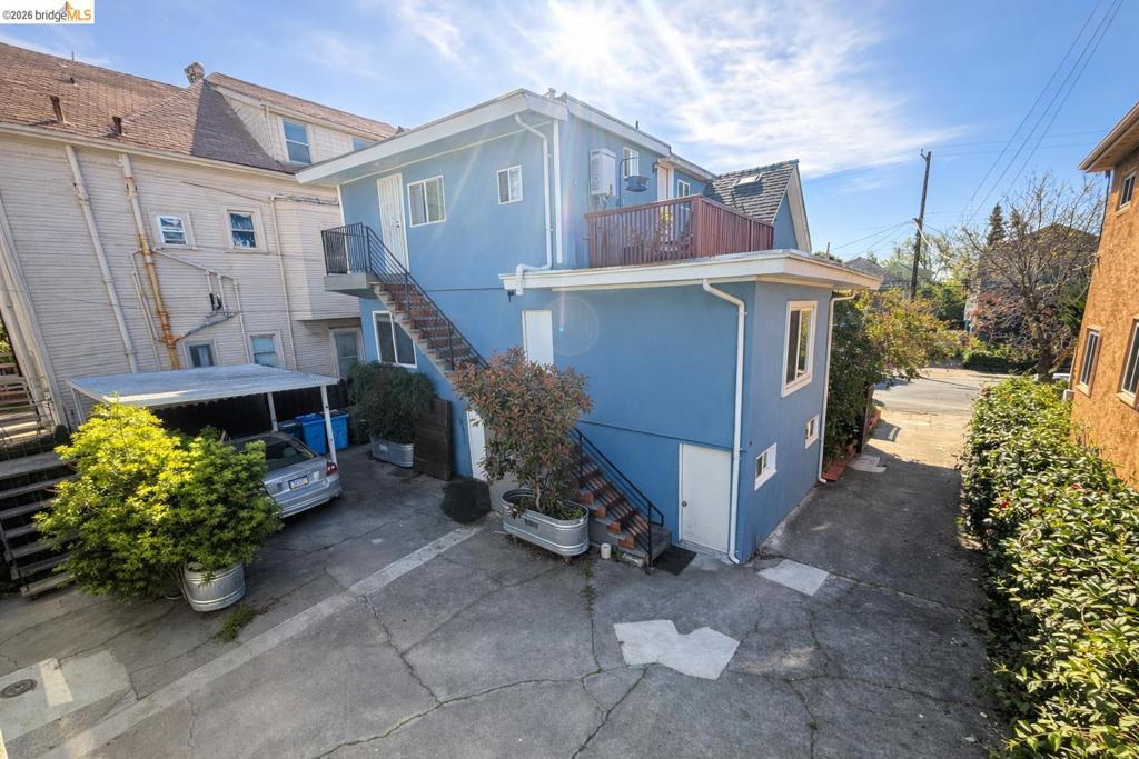 2045 Emerson St Property Photo 5