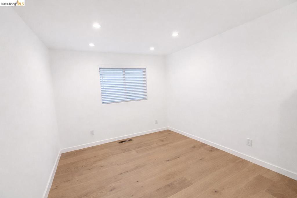 2045 Emerson St Property Photo 10