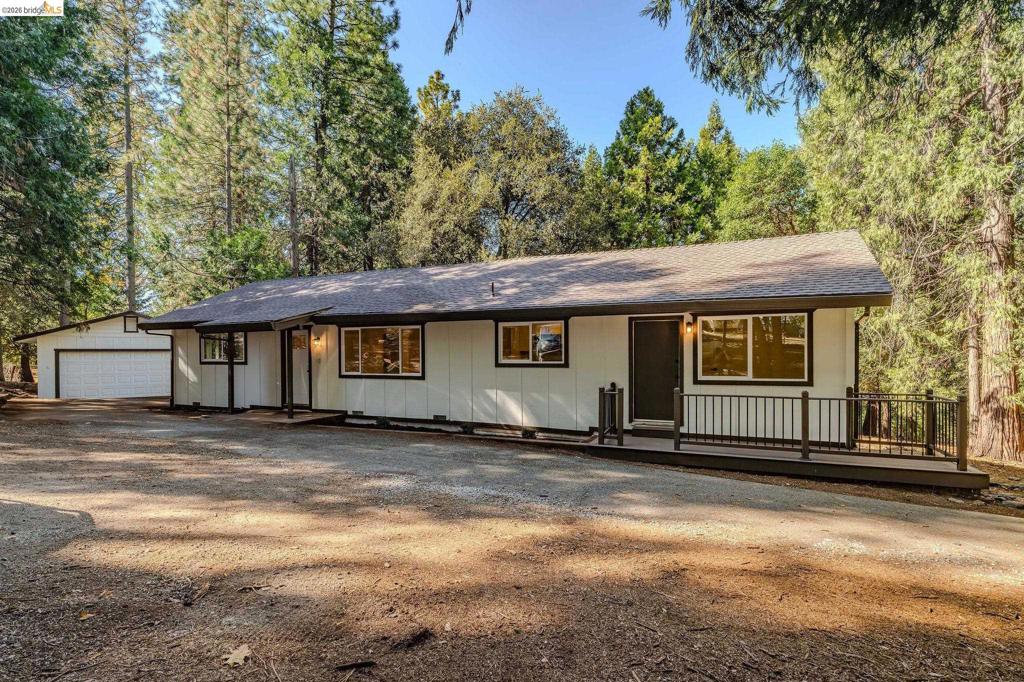 23656 Lightning Ln Property Photo 3