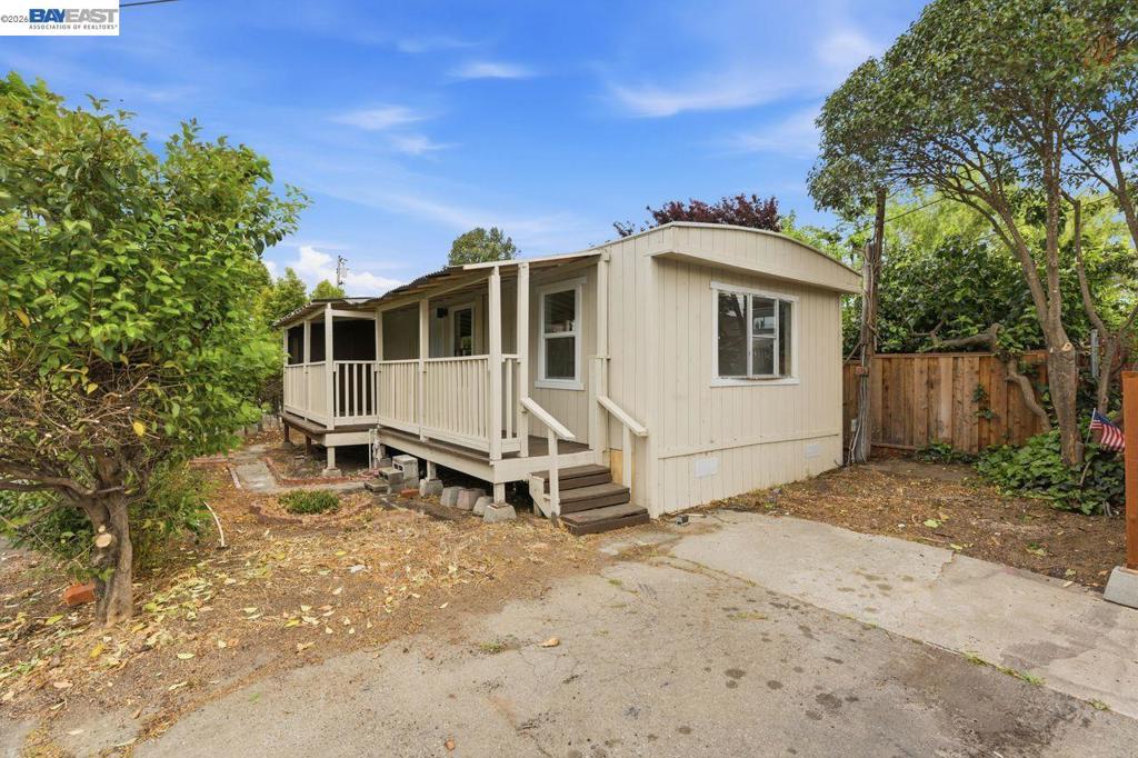 828 Olivina Ave