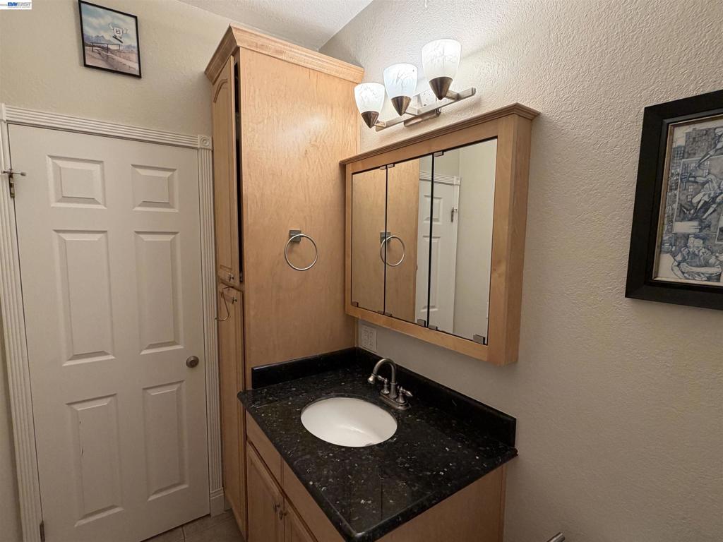 3550 Buttonwood Ter 111 Property Photo 8