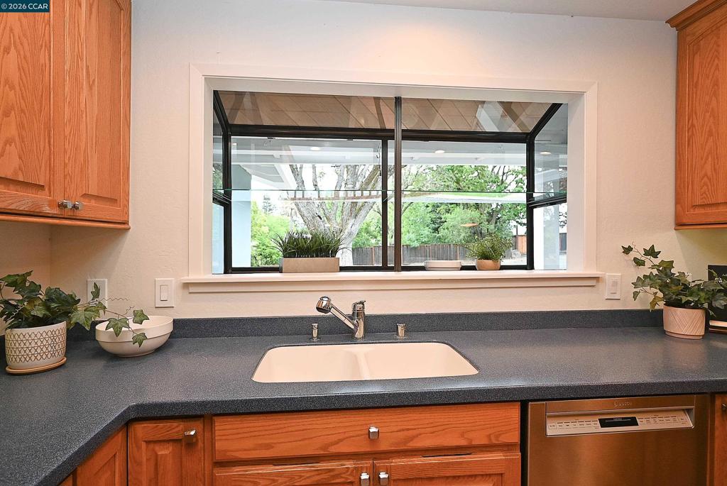 263 Croyden Dr Property Photo 24