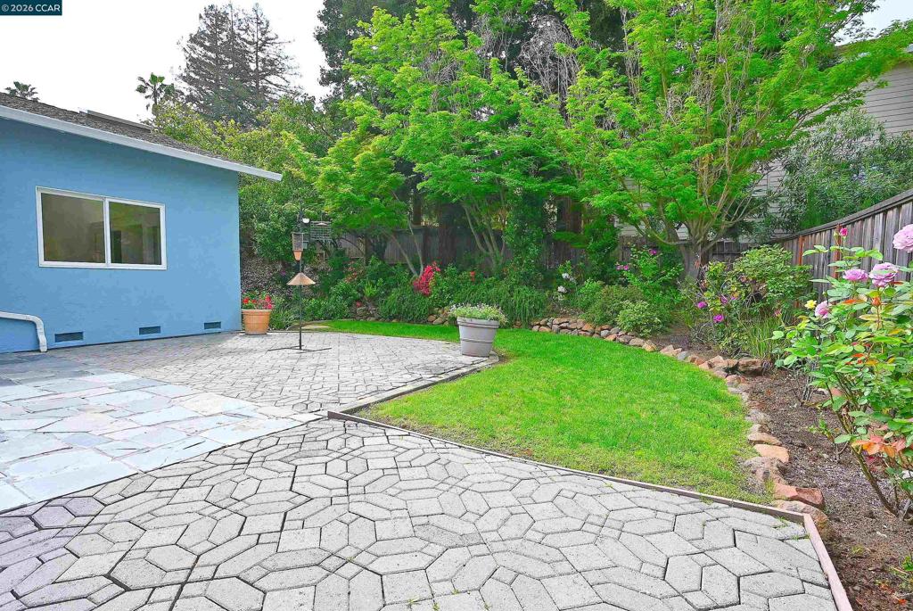 263 Croyden Dr Property Photo 48