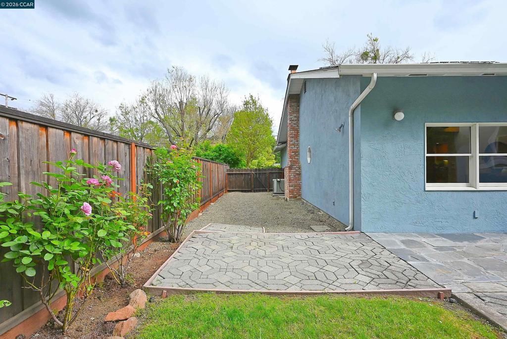 263 Croyden Dr Property Photo 54