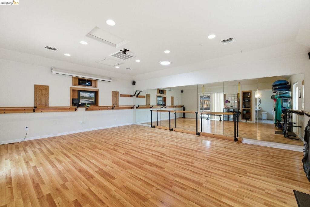137 S Shepherd St Property Photo 8