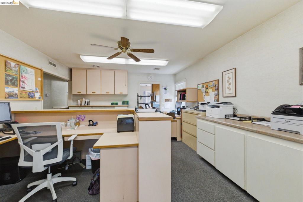 137 S Shepherd St Property Photo 34
