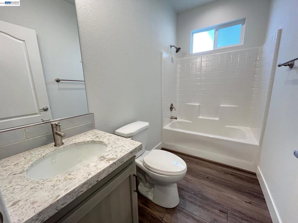 1422 Salamanca Ave Property Photo 11