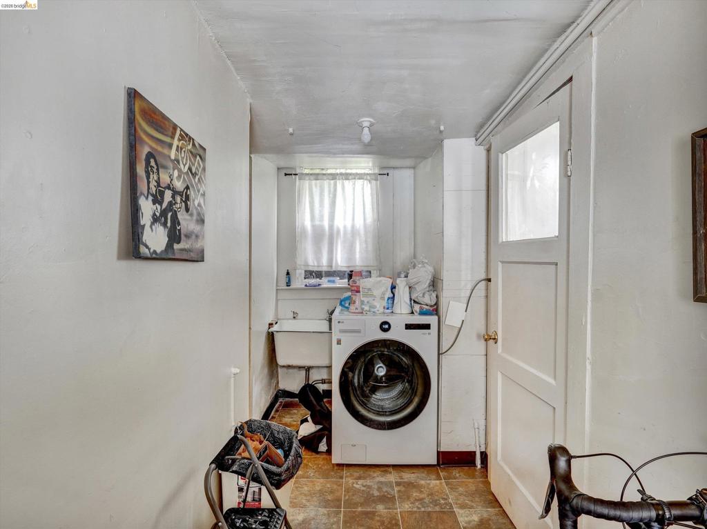 820 52nd St Property Photo 18