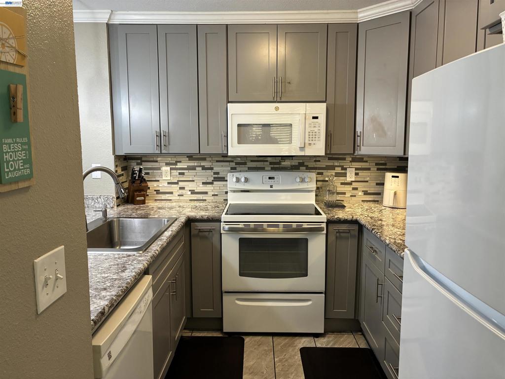 1609 W Swain Rd Property Photo 12