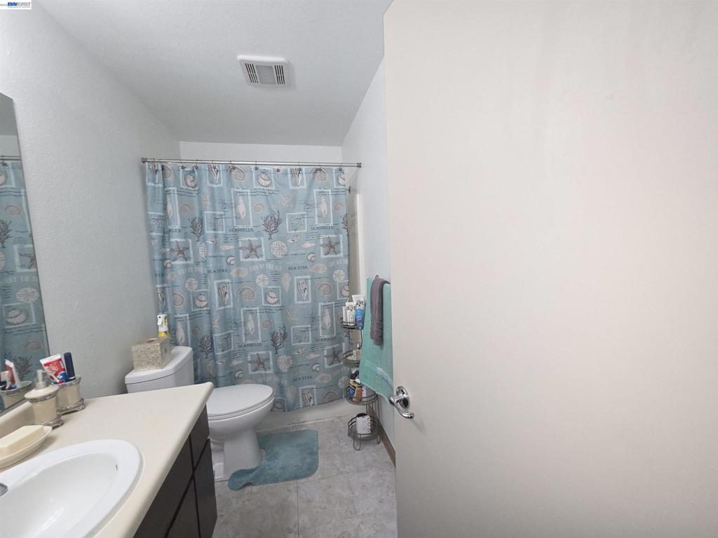 1609 W Swain Rd Property Photo 16