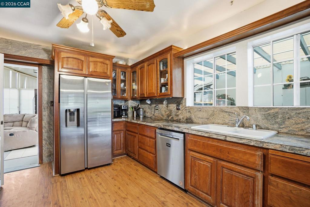 1035 Santa Fe Ave Property Photo 11