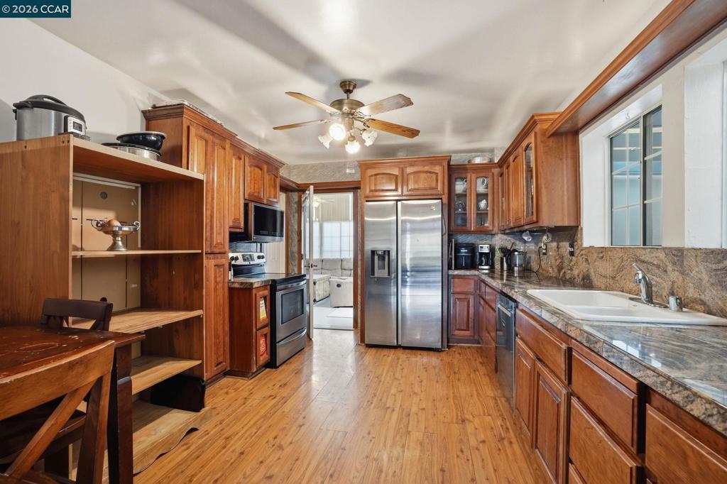 1035 Santa Fe Ave Property Photo 13