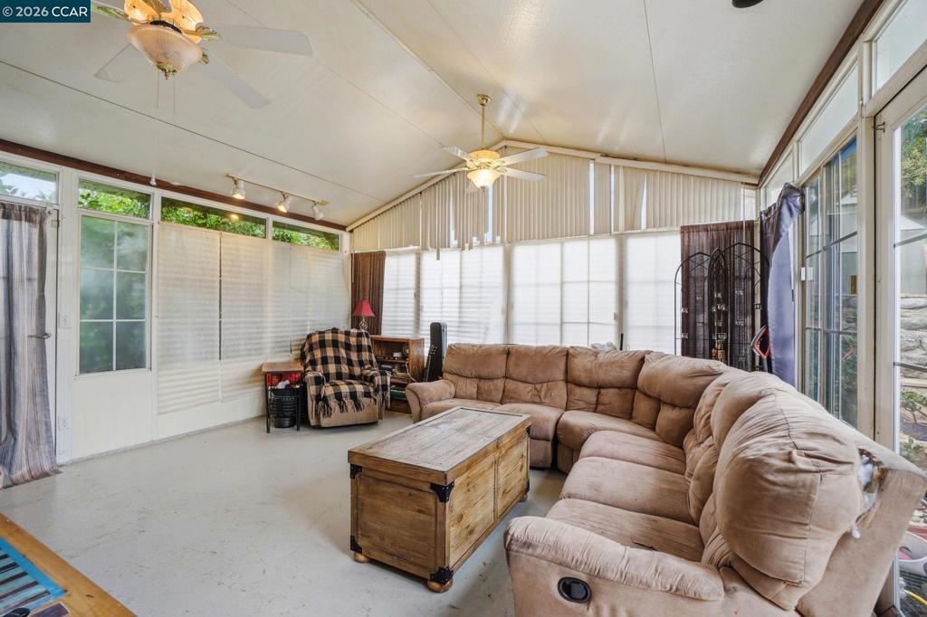1035 Santa Fe Ave Property Photo 18