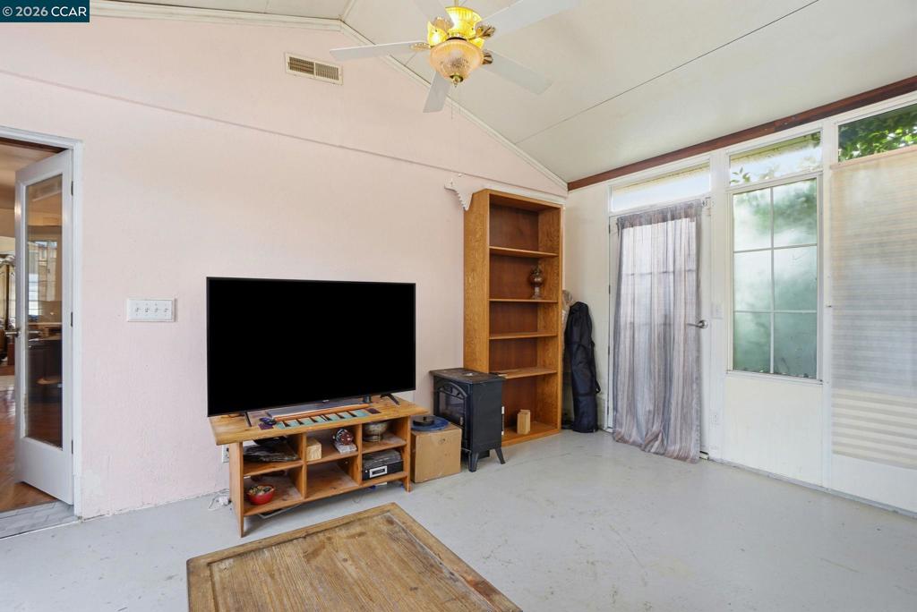 1035 Santa Fe Ave Property Photo 21