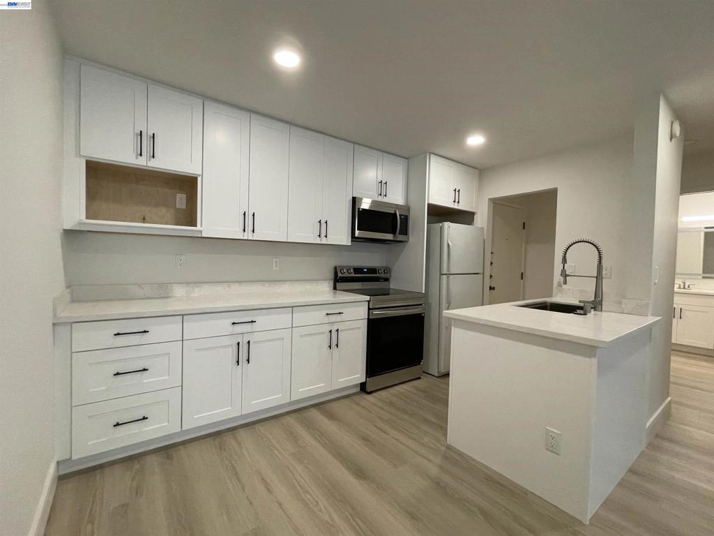965 Shorepoint Ct #200 Property Photo 1