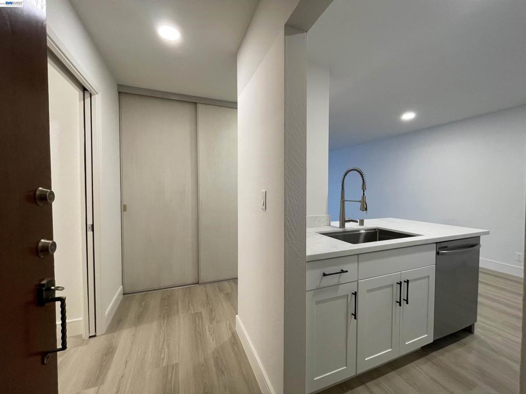 965 Shorepoint Ct #200 Property Photo 6