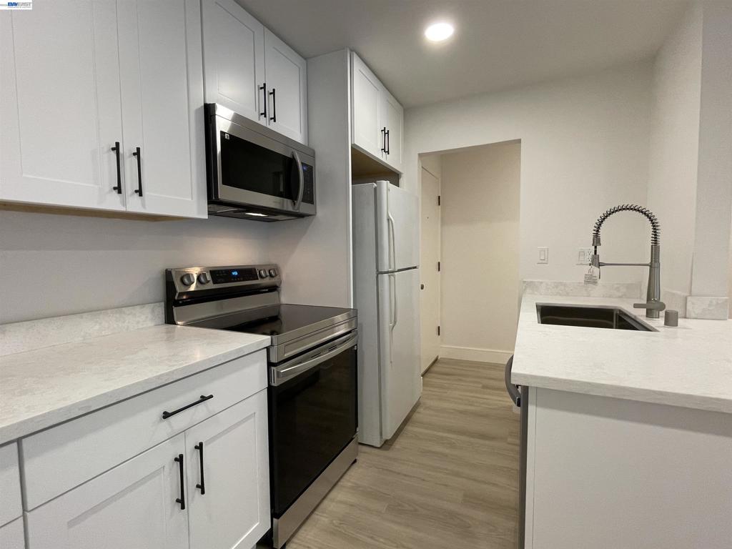 965 Shorepoint Ct #200 Property Photo 8