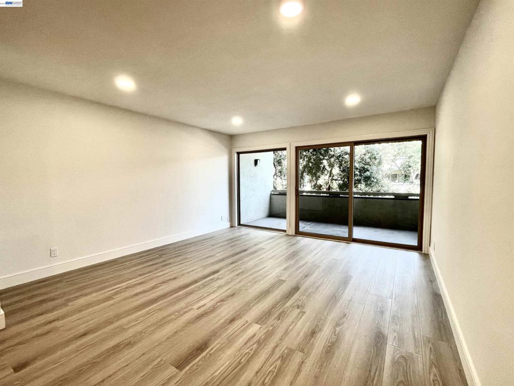 965 Shorepoint Ct #200 Property Photo 12
