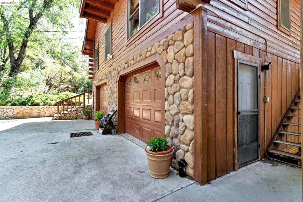 14799 Big Hill Rd Property Photo 9