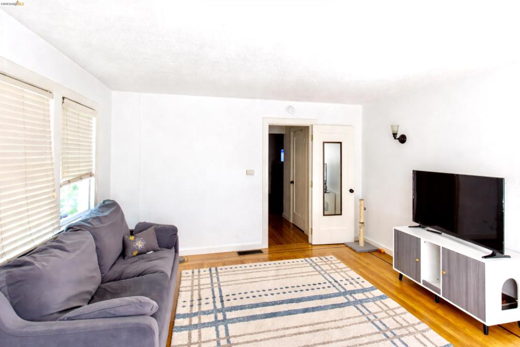 926 Georgia St Property Photo 11