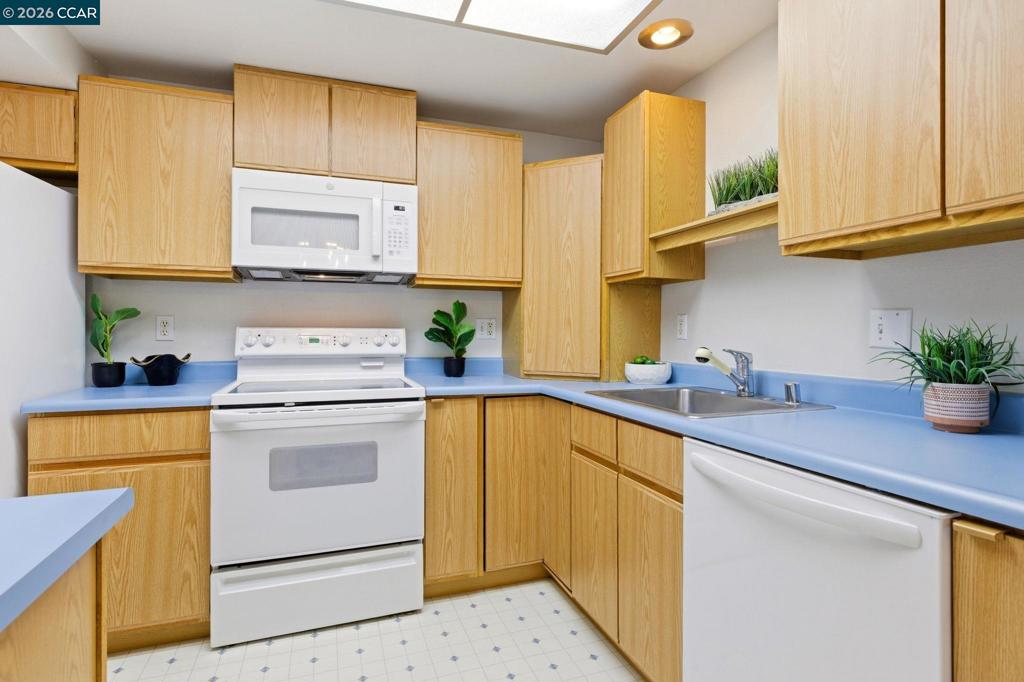2333 Pine Knoll Dr 14 Property Photo 9