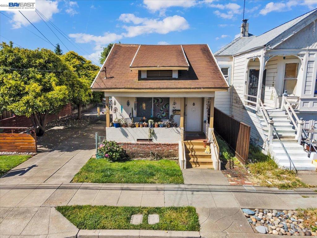 3208 Washington St Property Photo 2