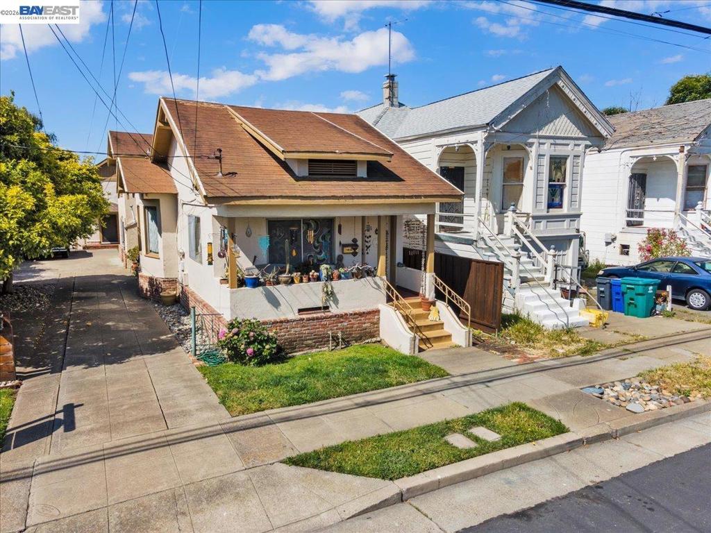 3208 Washington St Property Photo 3