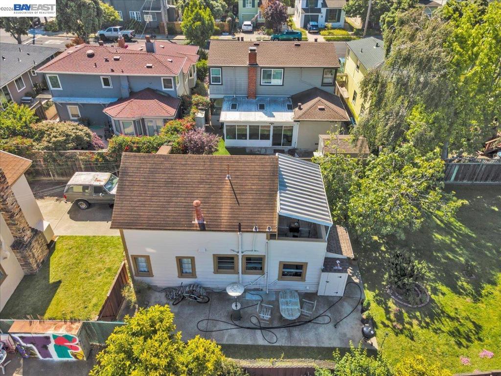 3208 Washington St Property Photo 9